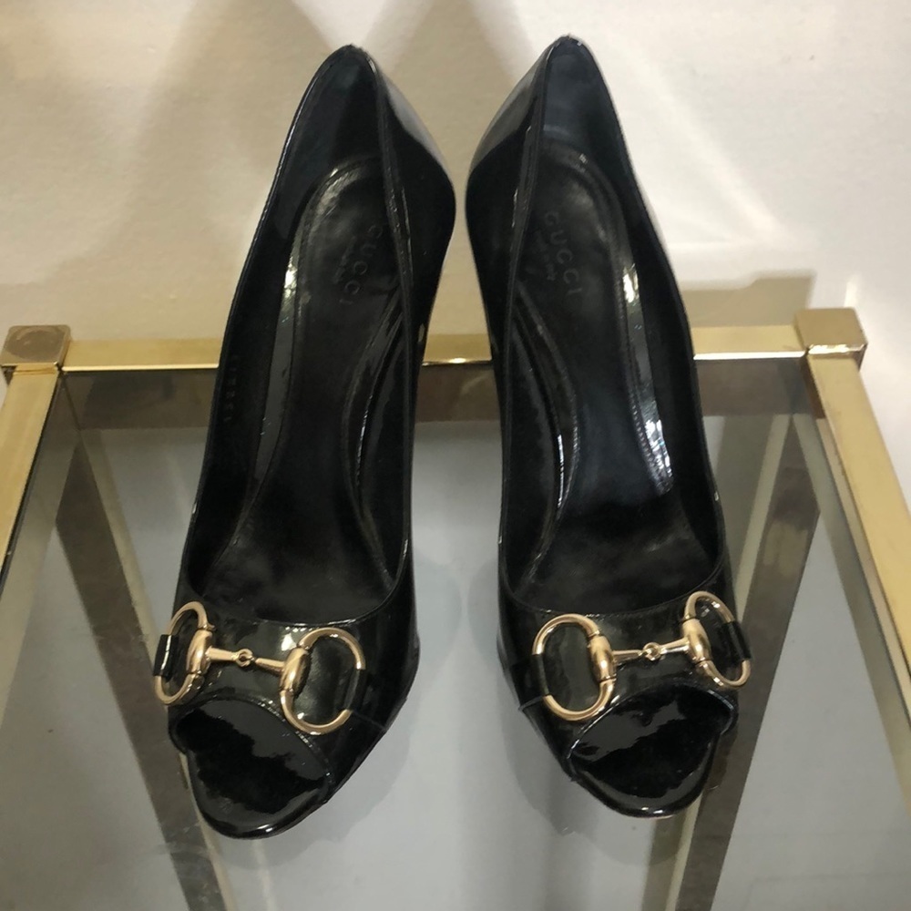 Gucci horse bit patent leather pump size 7.5